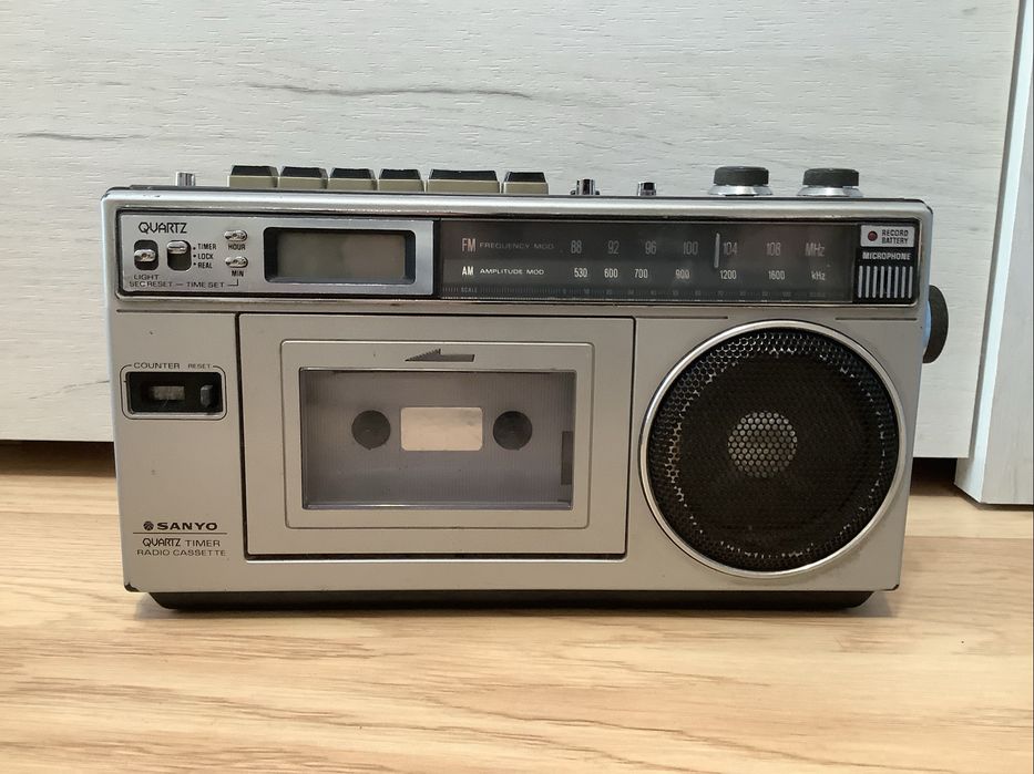 2 radiocasetofoane Sanyo , M-S300K și M 1950F, defecte