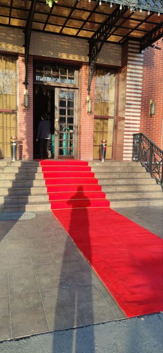 Красная дорожка и стойки аренда/ qizil gilam va stoyki arenda