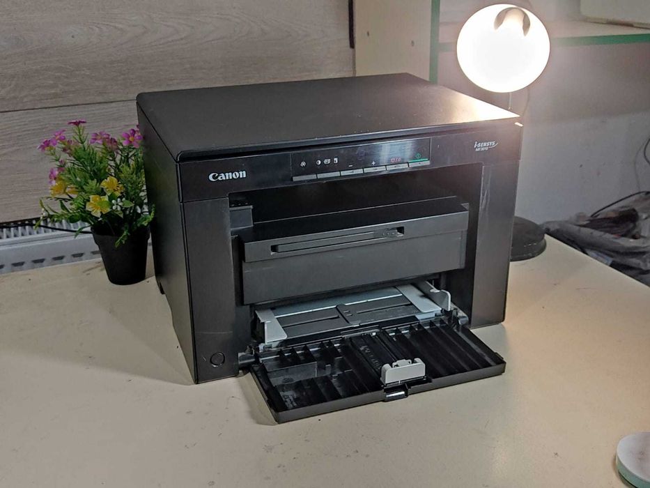 Принтер Три в Одном Canon 3010 МФУ почти новый