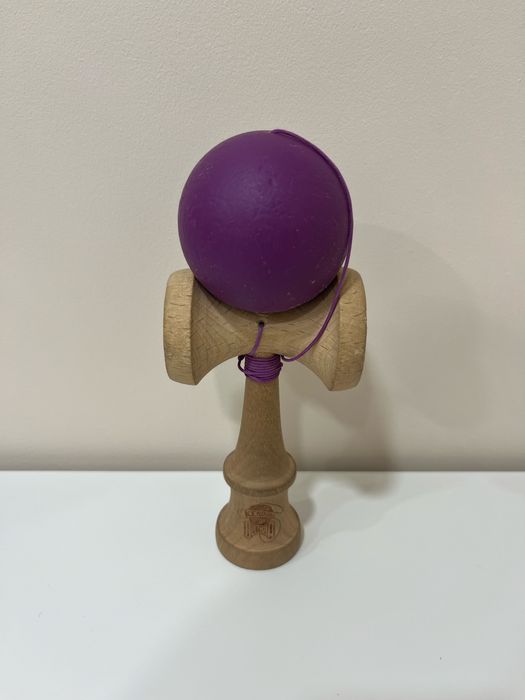 Лилава кендама на Kendama Bulgaria