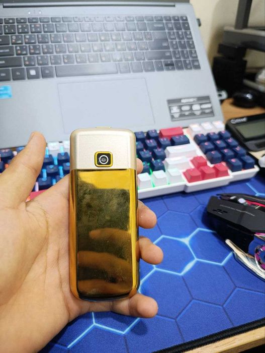 retro telefon nokia 8800