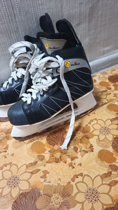 Срочно продам,коньки