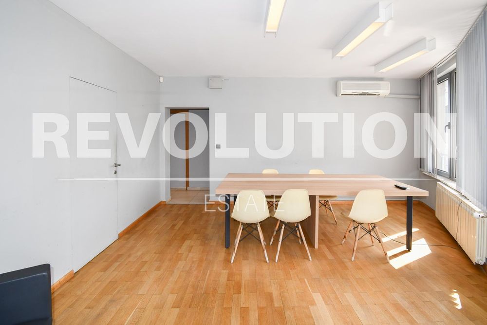 Дава се под наем Офис в София, Изток - 95 кв.м за 850 € - Снимка #1