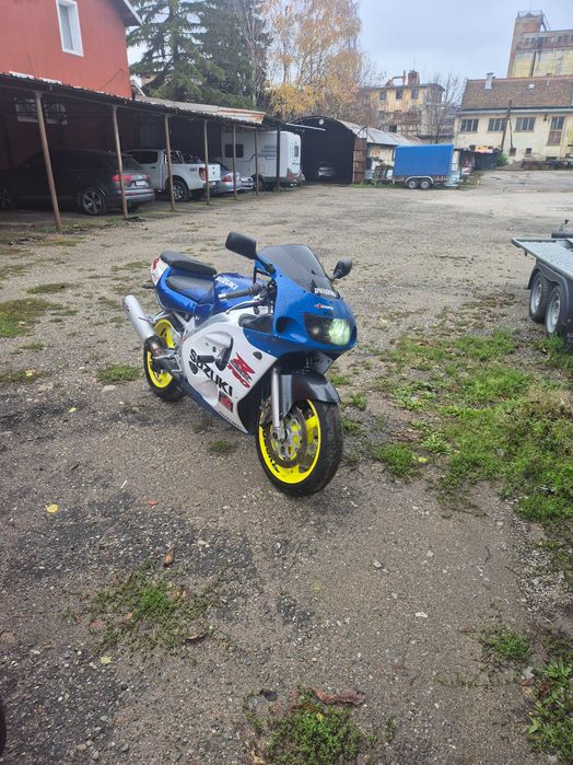 Suzuki  GSXR srad 600..