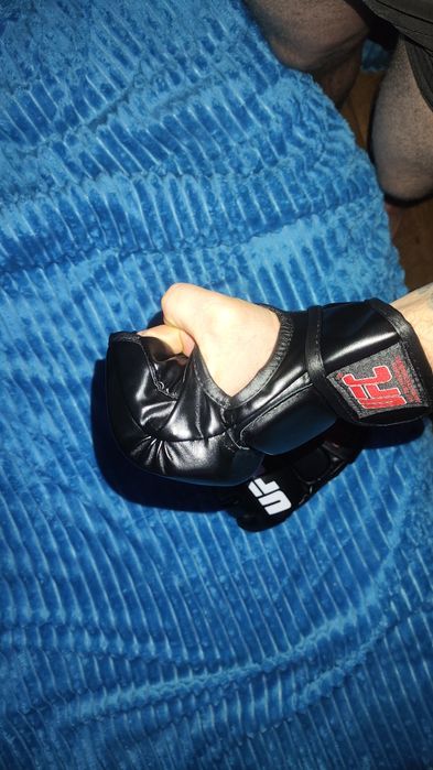 Продам перчатки для спорта