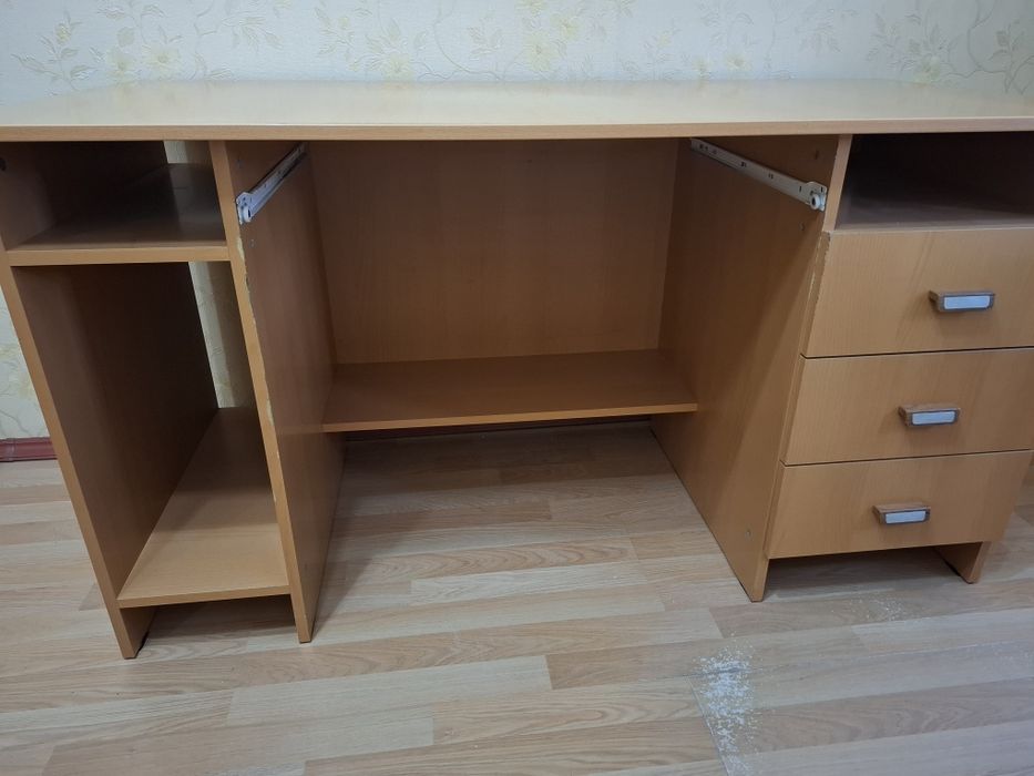 Продам стол б/у в хорошем состоянии