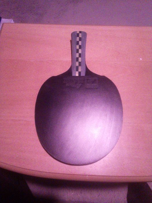 Vând paletă de tenis de masă