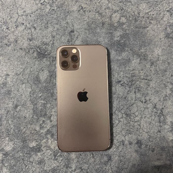 Iphone 12 pro в хорошем состоянии (айфон)