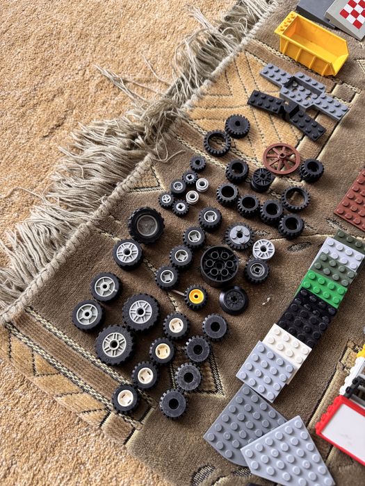 Продам большой пакет лего деталей