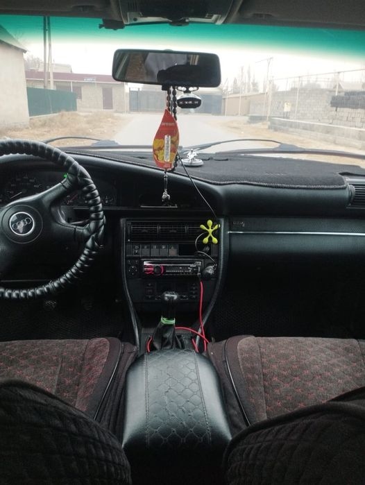 Ауди 100 С4 қара түсті