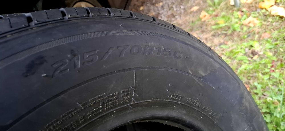Vand 2 anvelope noi  215/70/15C/109S de vara Laufenn,dot 2025