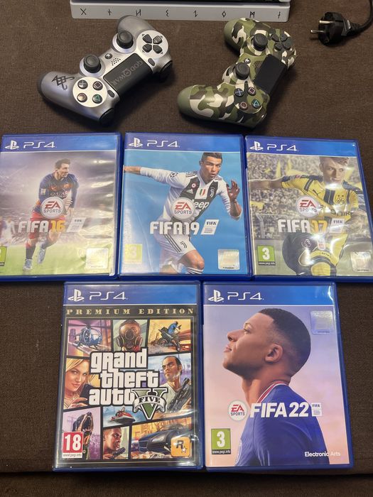 PlayStation 4 Limited Edition God of War + 2 джойстика + 7 игри