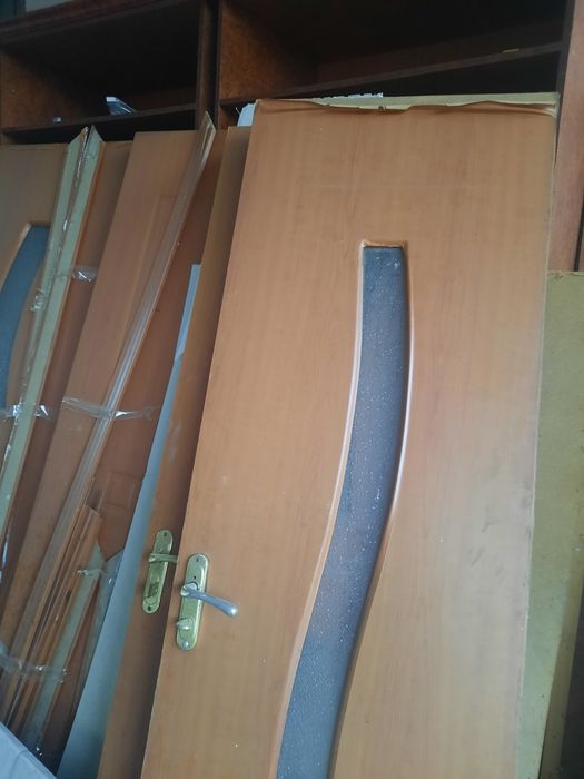 Продам межкомнатных дверей