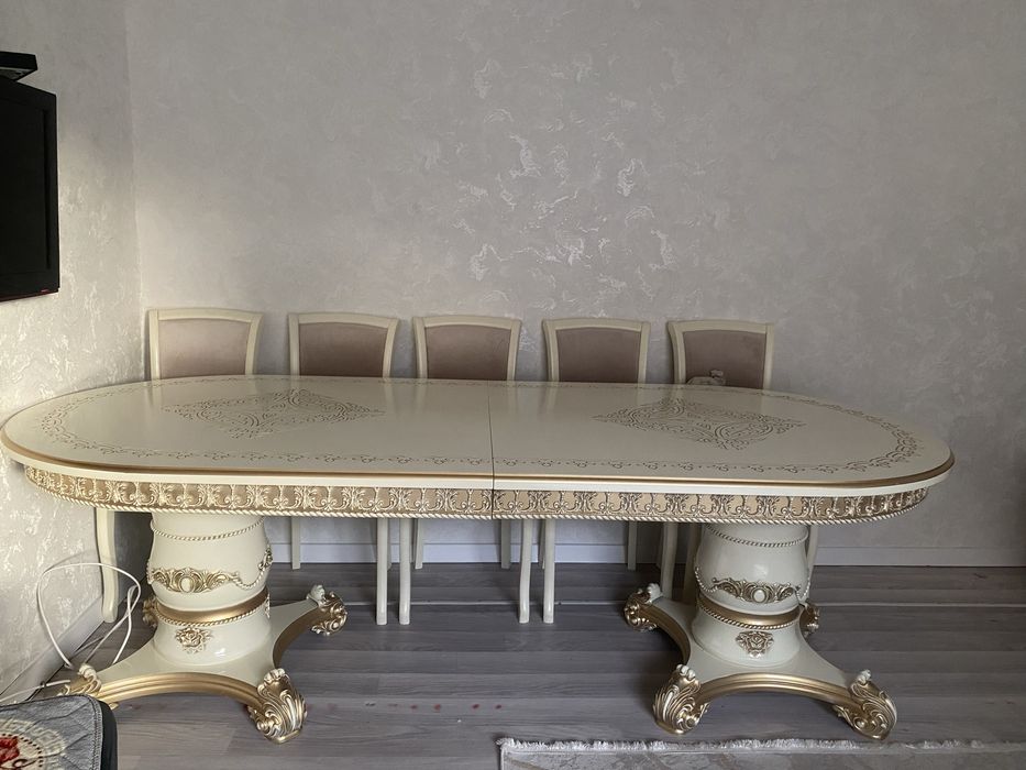 Стол белый для гостиной