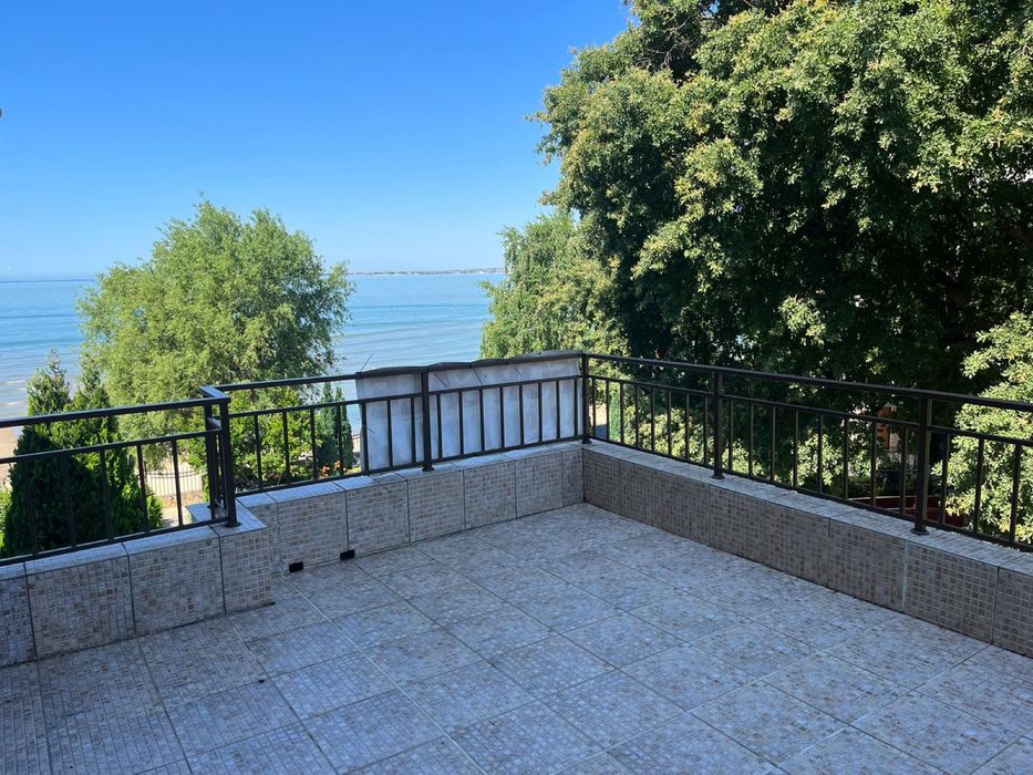 Продава се, 3-стаен, Св. Влас,  Елените, първа линия!