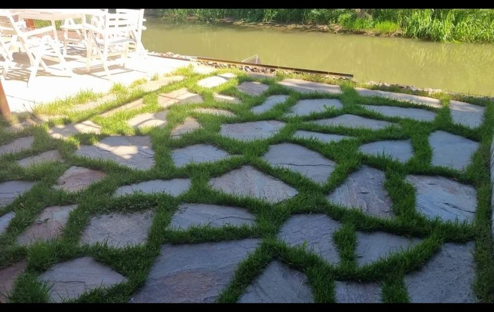 Piatra decorativa ornamentala rotunjita și colturoasa sparta gradina