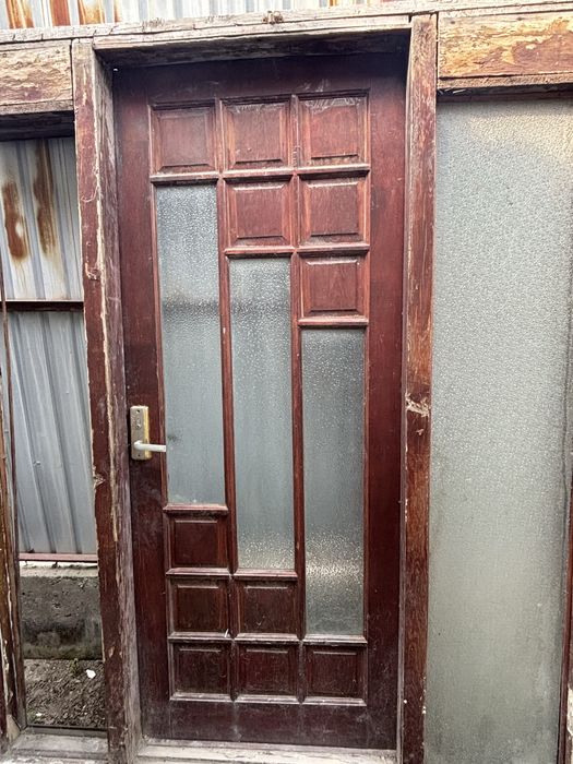 Деревянная входная дверь