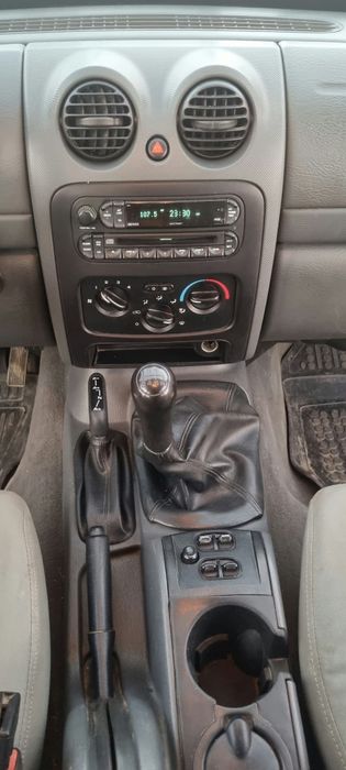 Jeep Cherokee 2006 diesel, 3.950 € — imagine 5