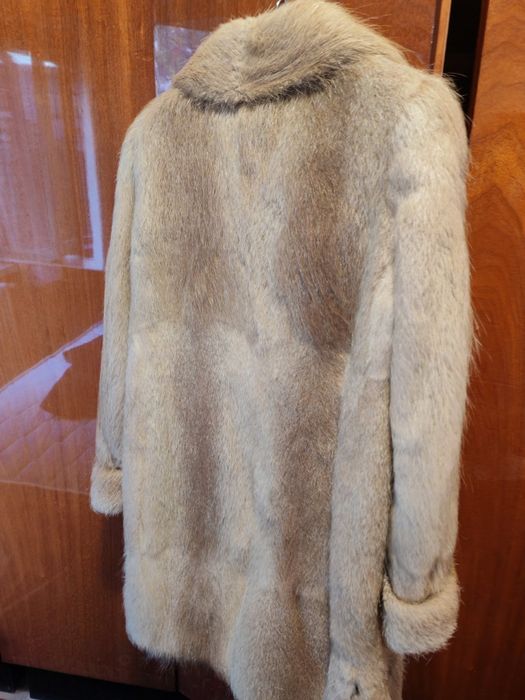 Haina de  blana naturala de nutrie + căciulă nutrie
