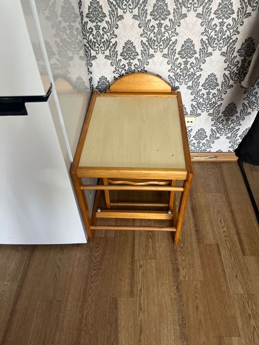 Детская кроватка , стульчик , вещи