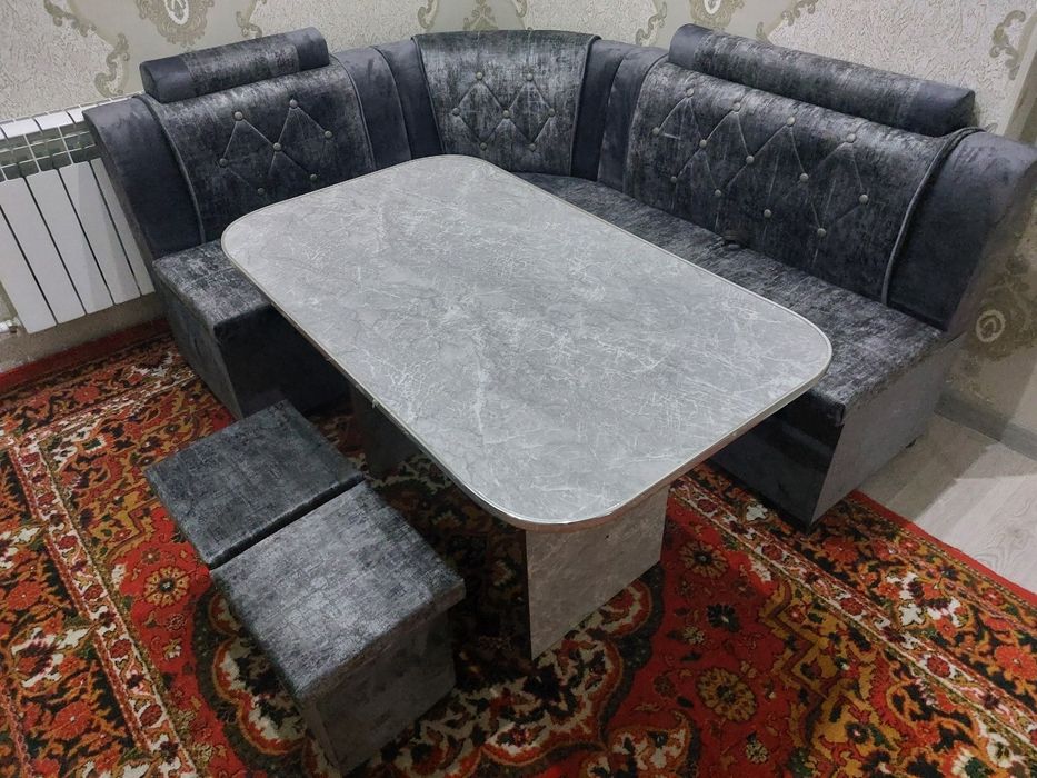 Кухнние Угалок сатли.пуфиги.камплект