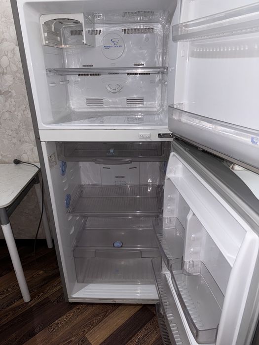 Холодильник Samsung