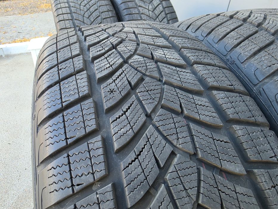 Goodyear UltraGrip Performance SUV G1 245/45 R21