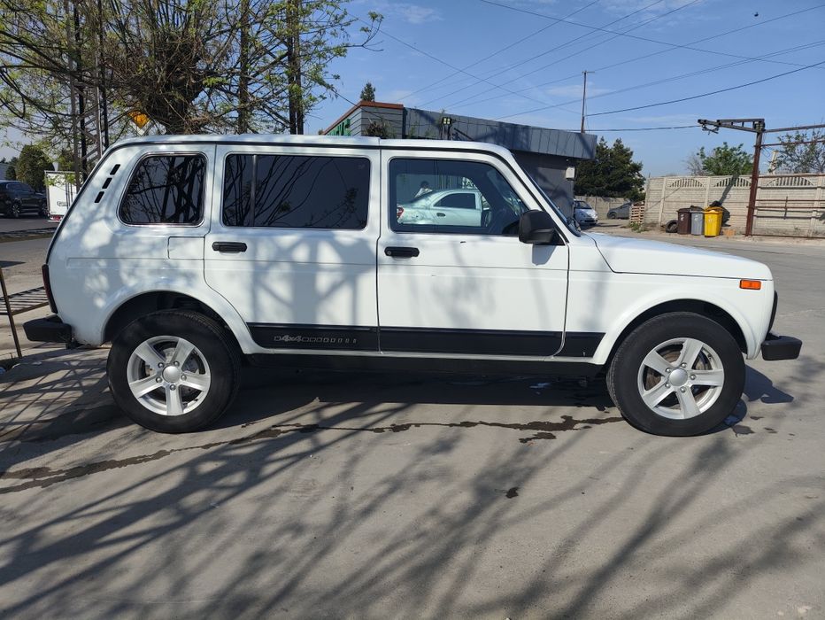 Нива легенда 4 дверная