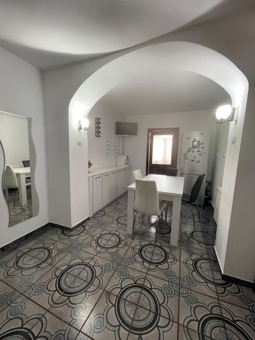 Apartament 3 camere de închiriat