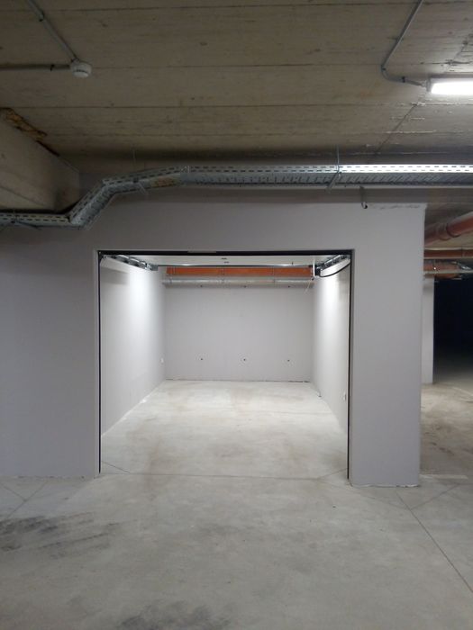 Дава се под наем Гараж / Паркомясто в София, Кръстова вада - 18 кв.м за 153 € - Снимка #2