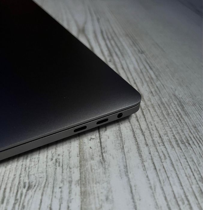 MacBook PRO 16" cu 32 GB RAM si 512 GB  , 98% Viata Bateriei