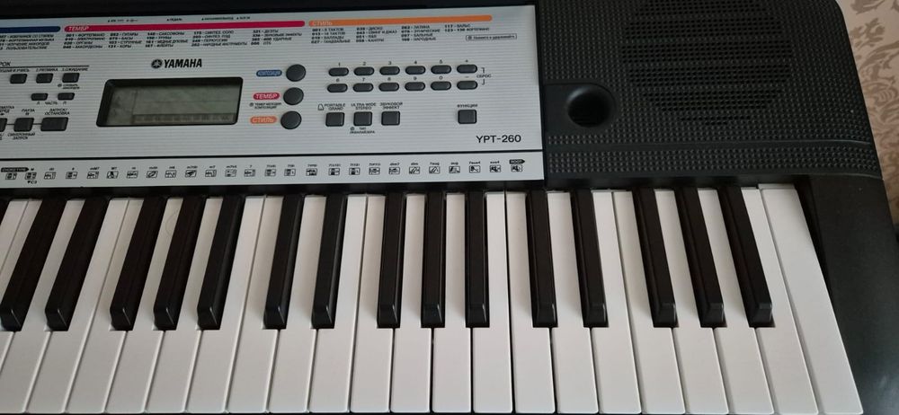 Продается синтезатор YAMAHA YPT-260 (Гитара в подарок)