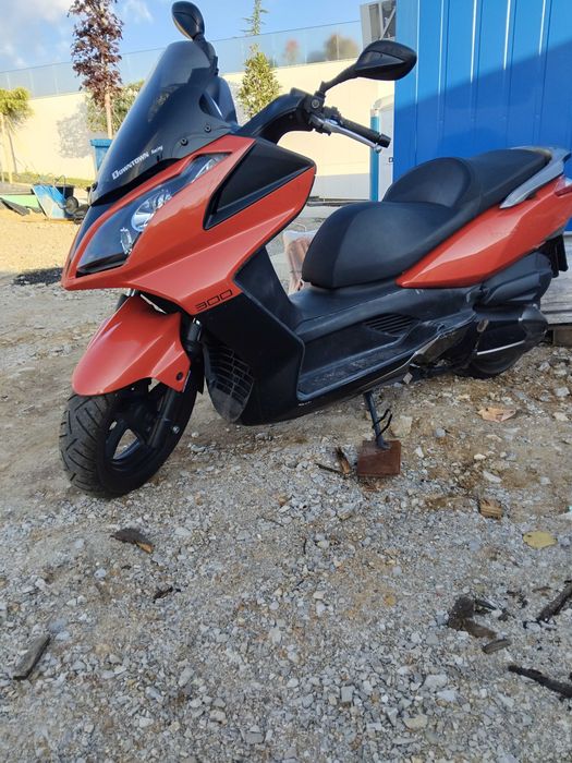 Скутер Kymco Downtown 300i ABS