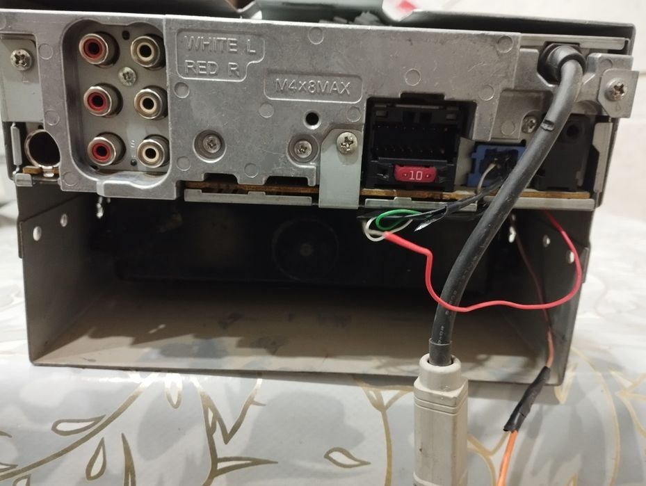 Pioneer magnitola sotiladi