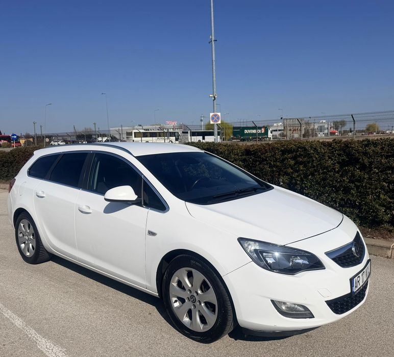 Opel Astra J - An 2012 - 1.7 Diesel 110CP - Clima * Pilot * Senzori