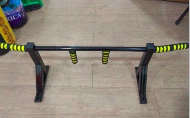 Турник настенный