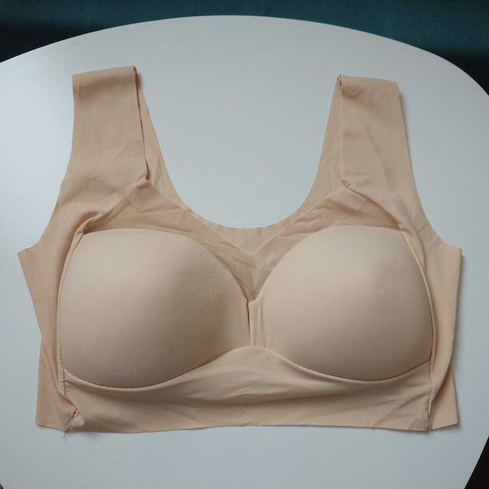 2бр. безшевни спортни сутиени