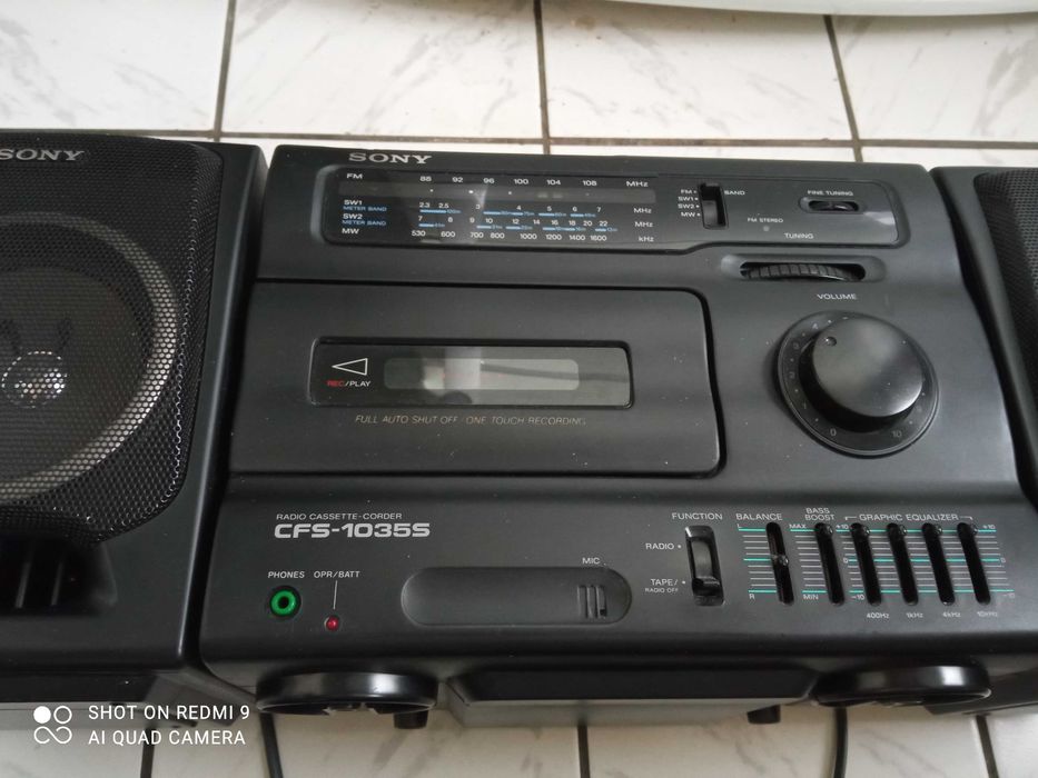 Радиокасетофон Сони.