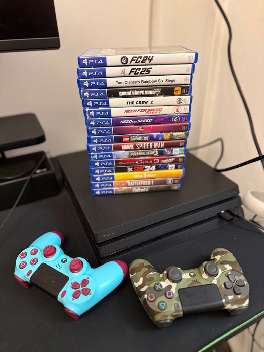 PlayStation 4 pro 1T, 2 controlere și 16 jocuri