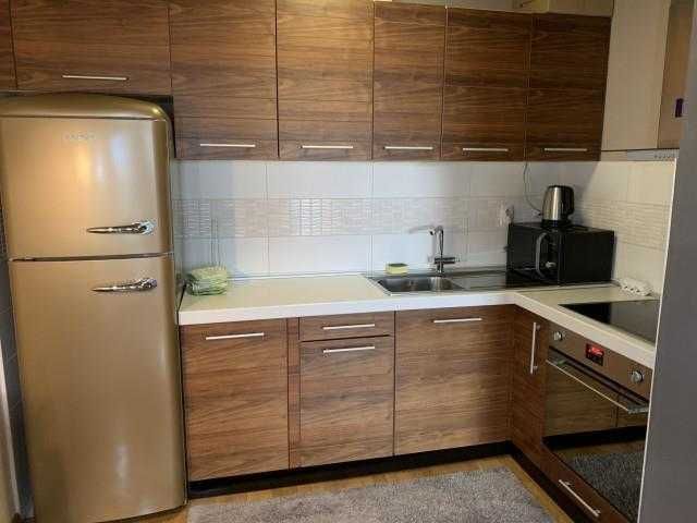 Дава се под наем Двустаен апартамент в Бургас, Център - 57 кв.м за 219.3 € - Снимка #2