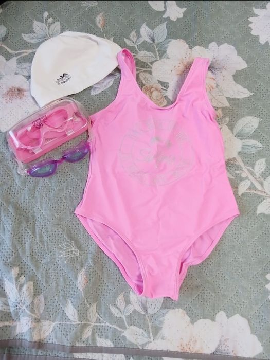 Продам все для бассейна для девочки: купальник, шапочка...