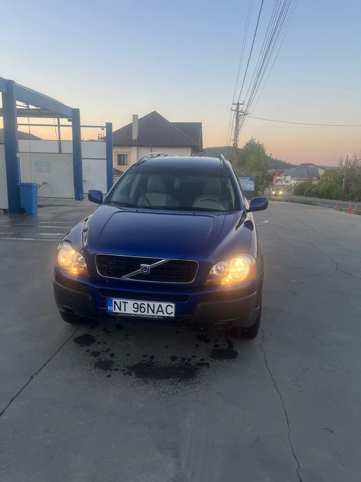 Vand Volvo xc90 2.4 D stage 1   Acte la zi . Masina nu este pentru pretentioși , circula zilnic dar ar mai fii ceva bani de investit