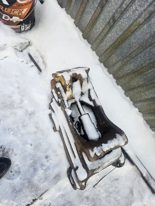 Быстросём на эксковатор хундаи 140