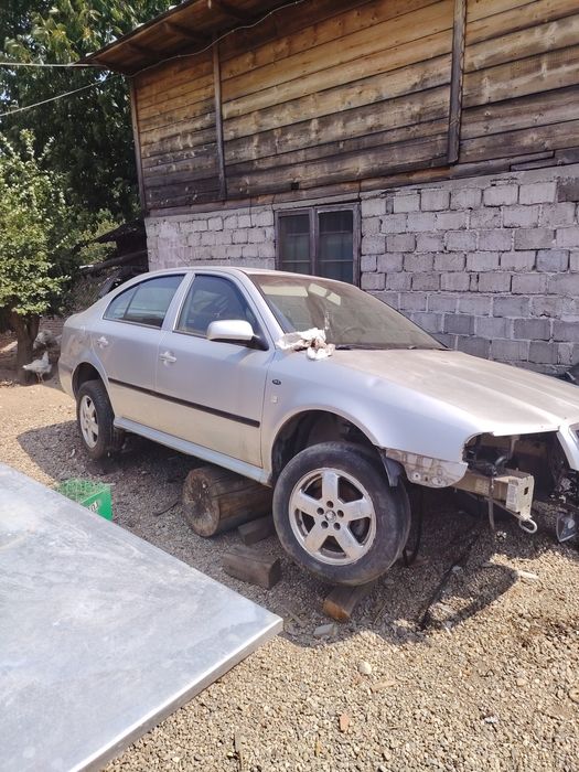 Skoda octavia 1    dezmembrate radiator bara