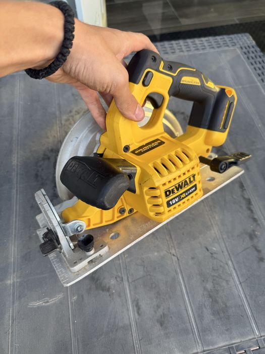 Dewalt dcs570.