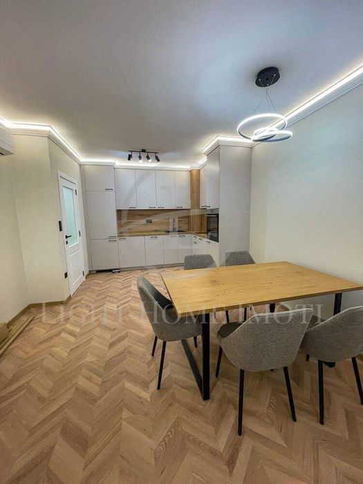 Продава се Двустаен апартамент в Пловдив, Южен - 74 кв.м за 1000 €/кв.м - Снимка #1