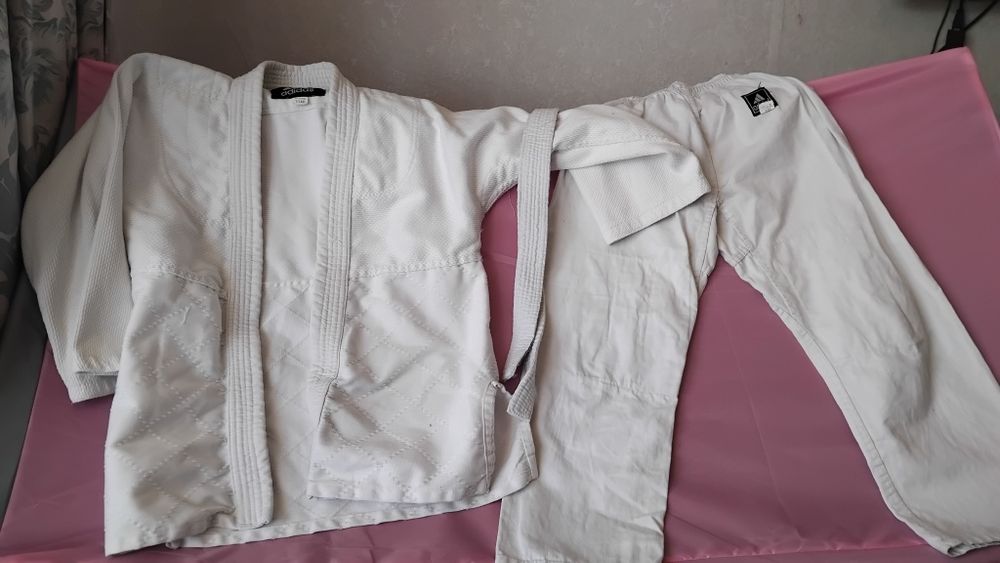 Продам кимоно на мальчика