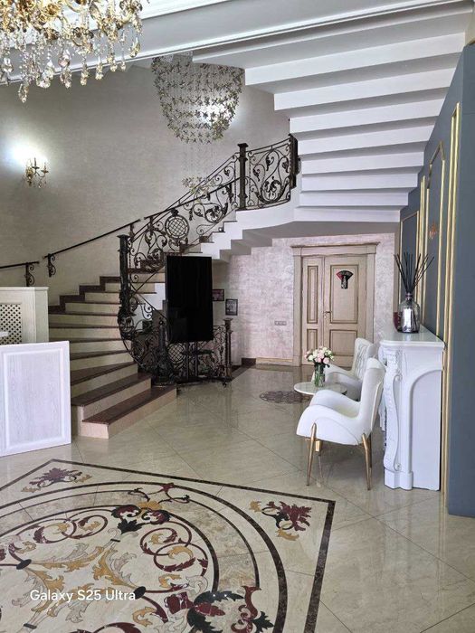 Продаётся/Сдаётся в аренду ресторан "Мона". 2200м2. 8 соток. Центр.