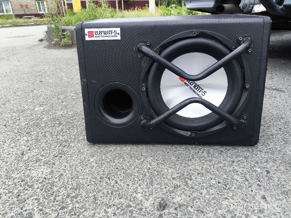 Продам сабвуфер в