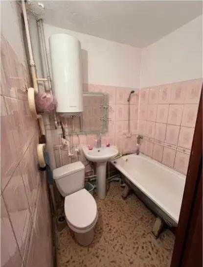 Продам 2комн на 12мкр средний этаж